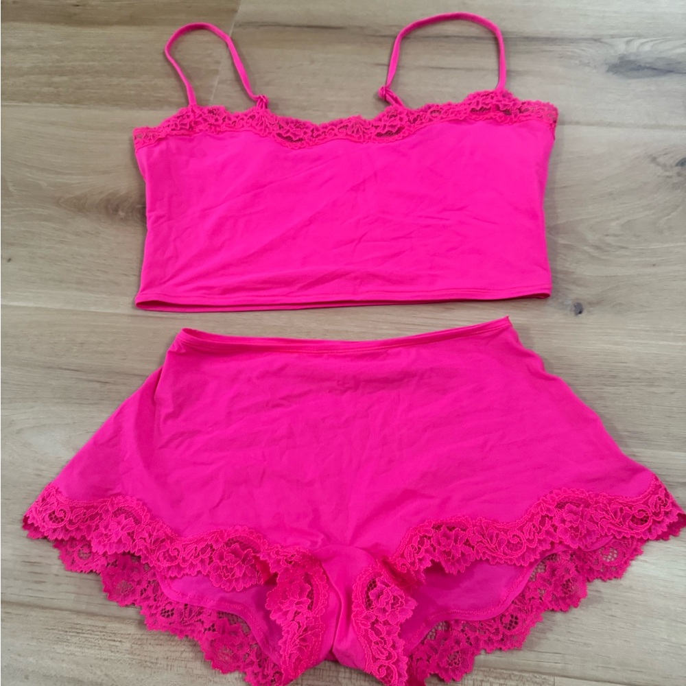 Skims Fits everybody lace cropped cami boy short set